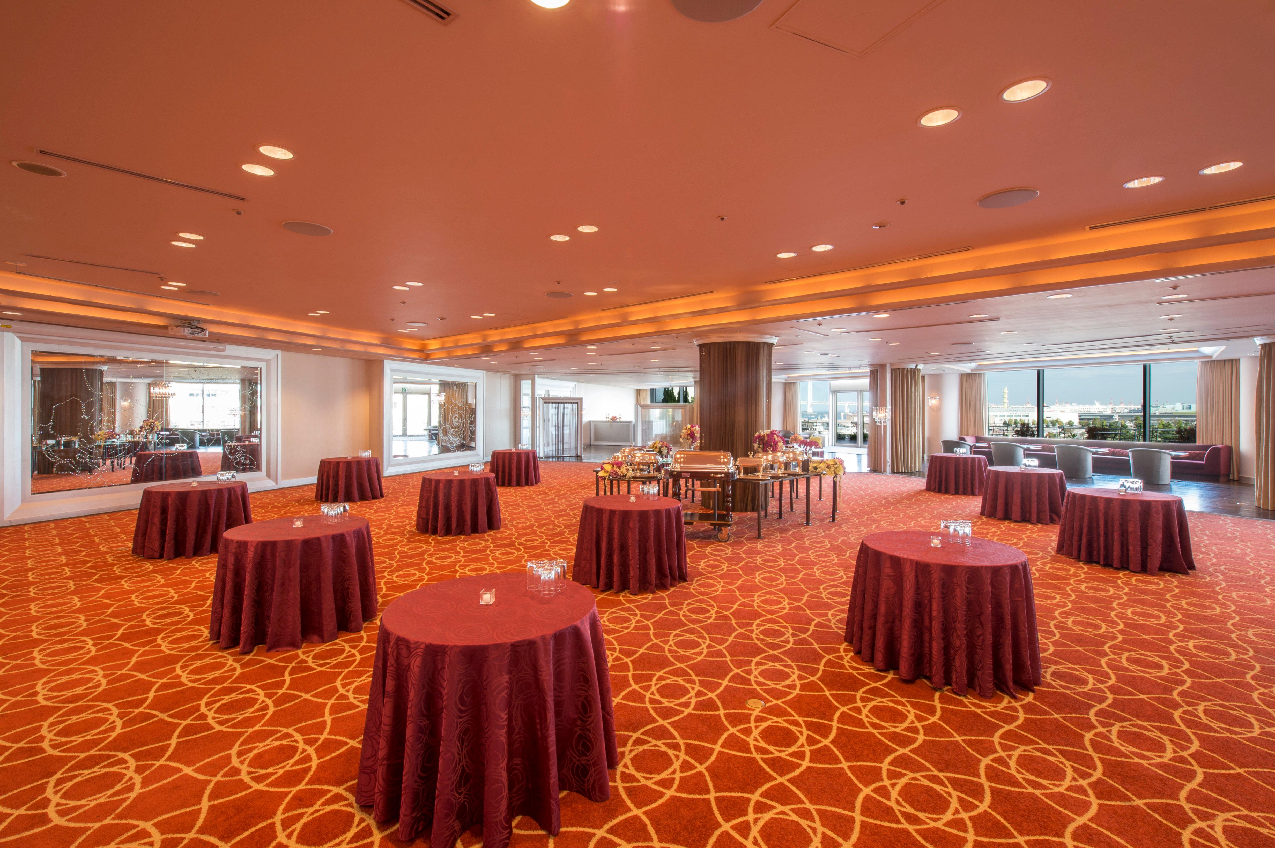 Intercontinental Yokohama Grand By Ihg Yokohama (Kanagawa) Exterior foto The Club Lounge at the 36th floor
